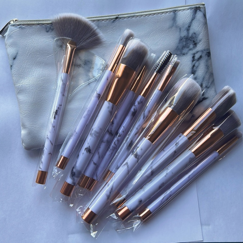 BRAND NEW MAKEUP BRUSH SET